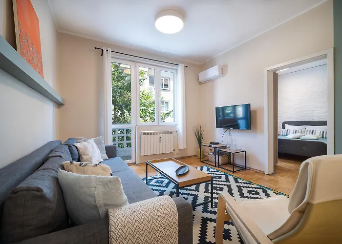 Cozy 1 Bdrm, Top Center, Solunska Near Vitoshka Street