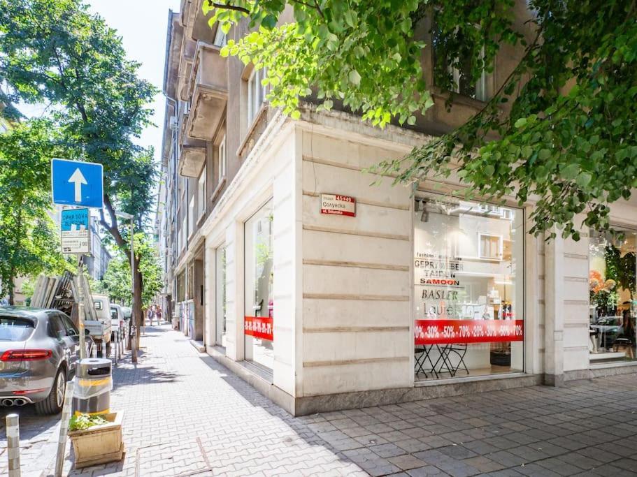 Cozy 1 Bdrm, Center, Solunska Near Vitoshka Street Apartemen Sofia