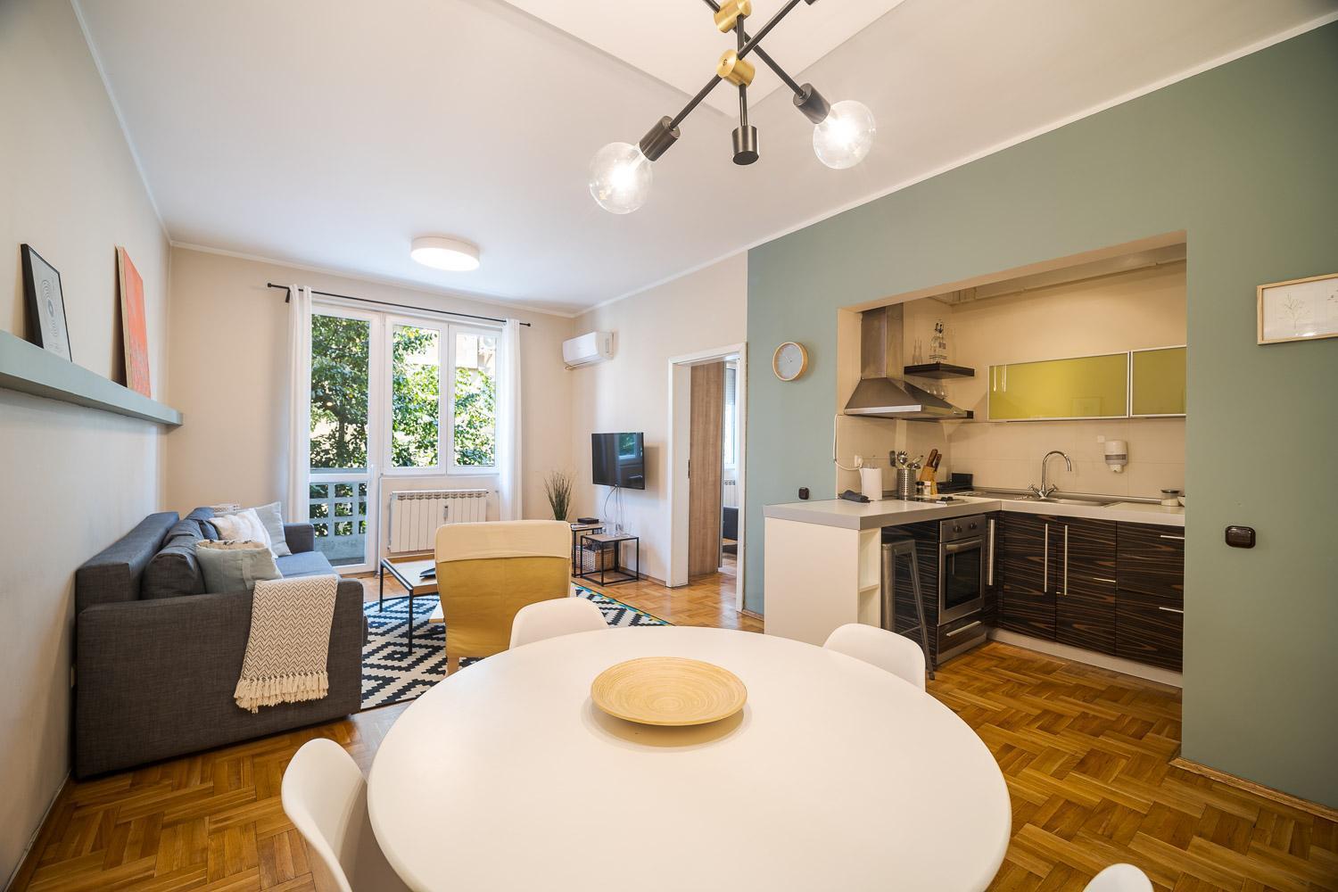 Cozy 1 Bdrm, Center, Solunska Near Vitoshka Street Apartemen