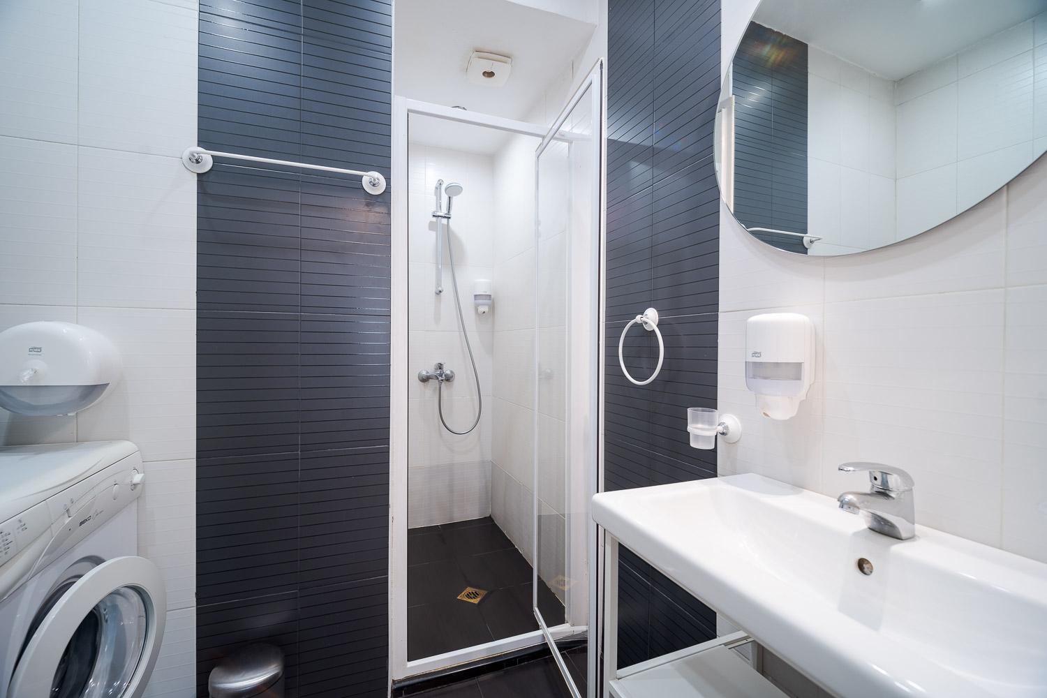 Cozy 1 Bdrm, Center, Solunska Near Vitoshka Street Sofia