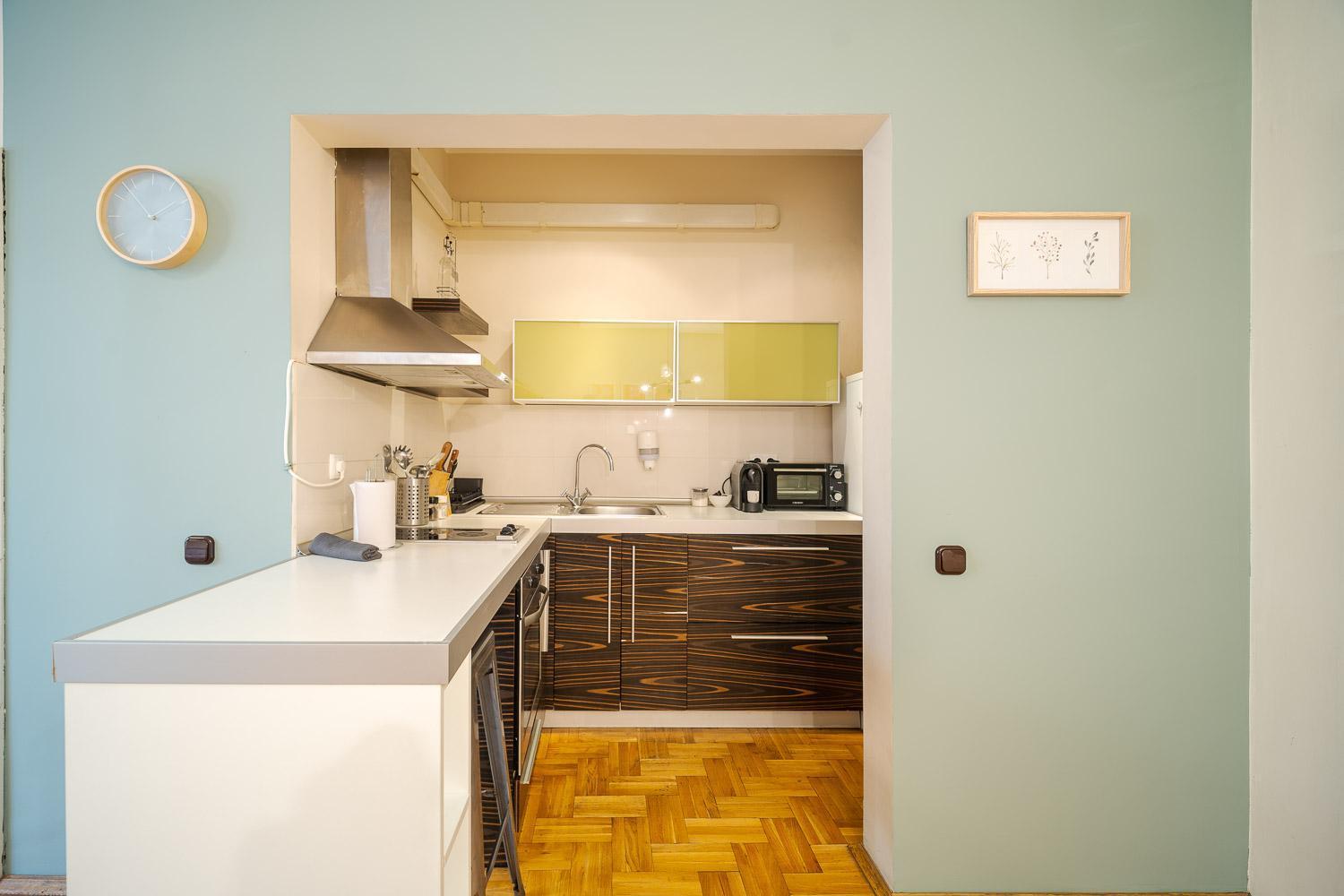 Cozy 1 Bdrm, Center, Solunska Near Vitoshka Street Apartemen Sofia